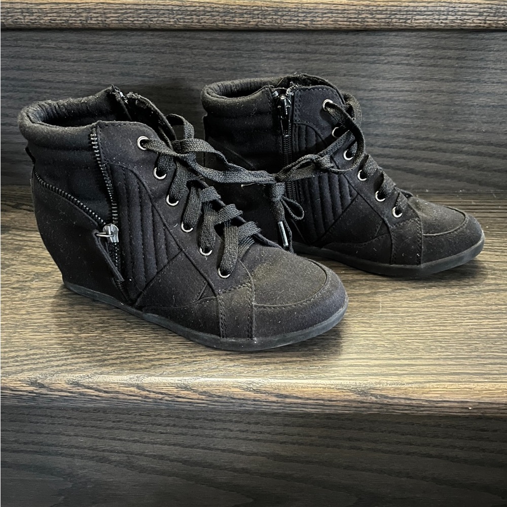 Justice girls black shoes sz 4Youth EUC worn twice